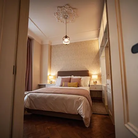 Storytellers Palace ساو مارتينهو دو بورتو