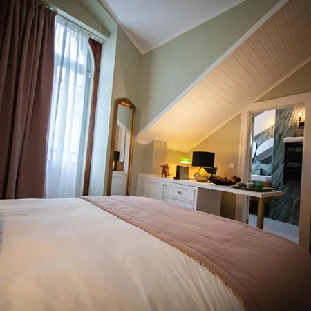 Storytellers Palace מלון 5*