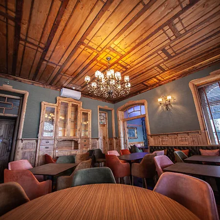 Storytellers Palace מלון 5*