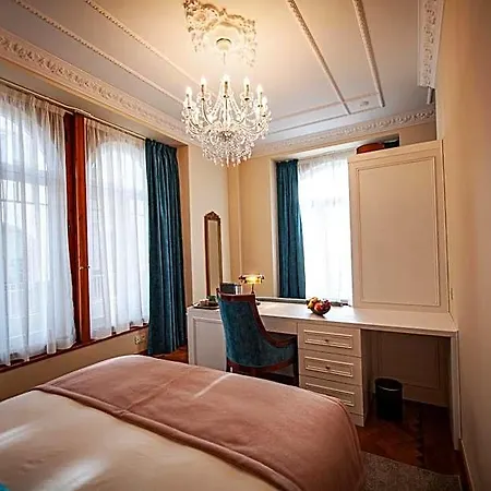 מלון Storytellers Palace 5*